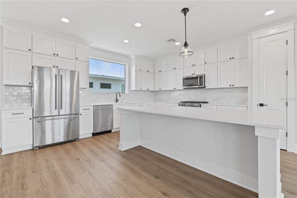 For Sale: $900,000 (2 beds, 3 baths, 2457 Square Feet)