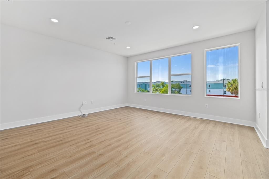 For Sale: $900,000 (2 beds, 3 baths, 2457 Square Feet)