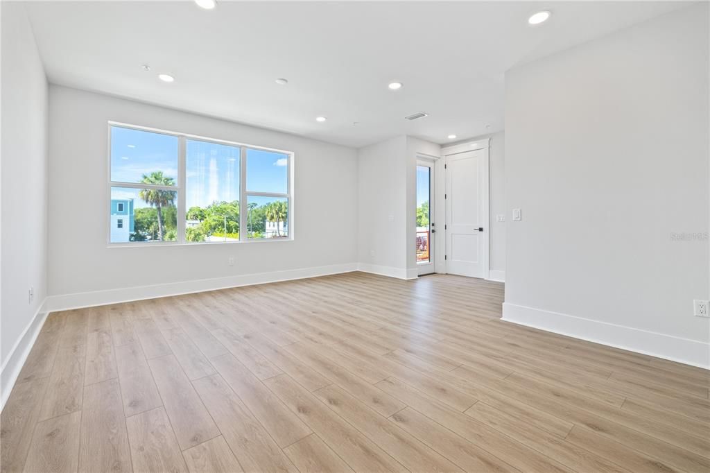 For Sale: $900,000 (2 beds, 3 baths, 2457 Square Feet)