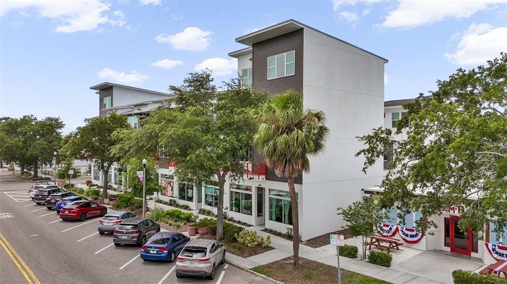For Sale: $900,000 (2 beds, 3 baths, 2457 Square Feet)