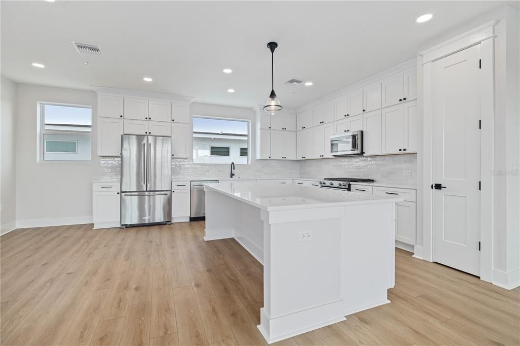 For Sale: $900,000 (2 beds, 3 baths, 2457 Square Feet)