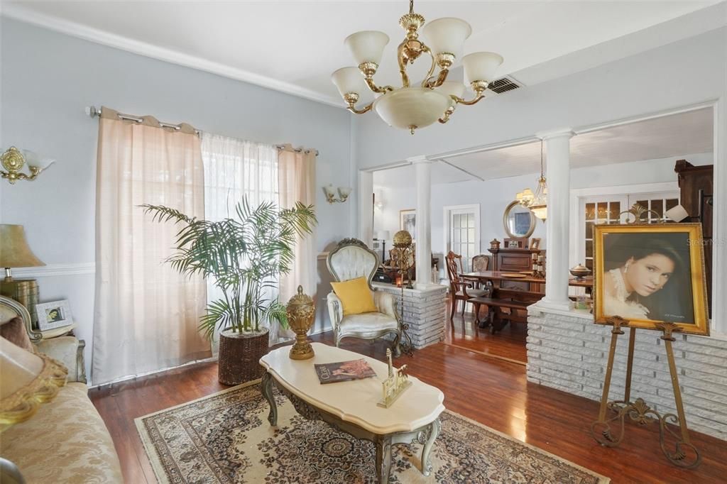 For Sale: $290,000 (4 beds, 1 baths, 1680 Square Feet)
