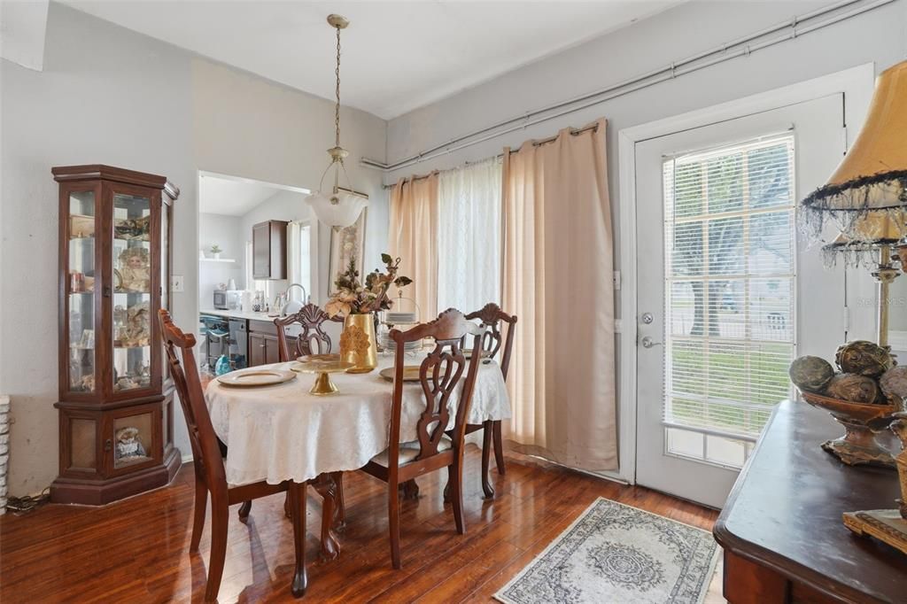 For Sale: $290,000 (4 beds, 1 baths, 1680 Square Feet)