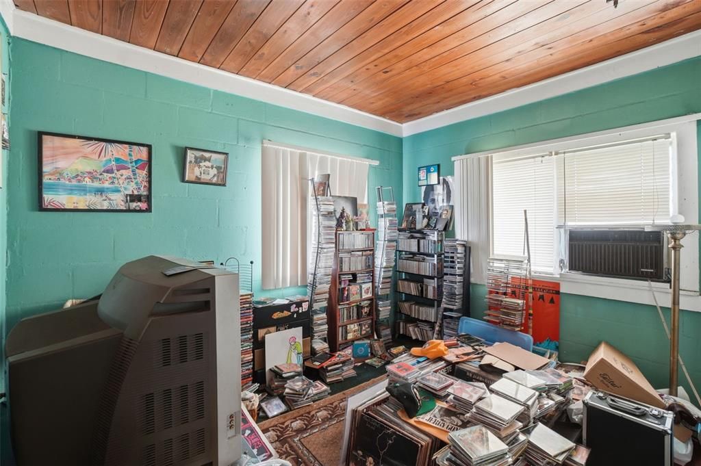 For Sale: $290,000 (4 beds, 1 baths, 1680 Square Feet)