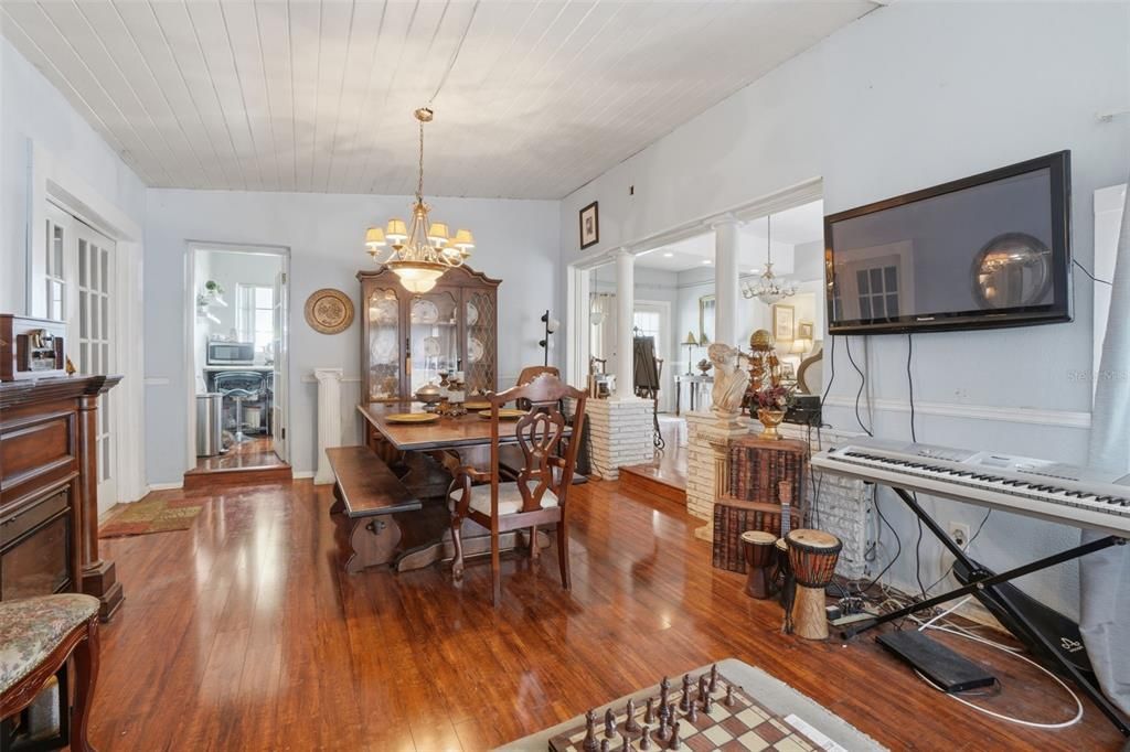 For Sale: $290,000 (4 beds, 1 baths, 1680 Square Feet)