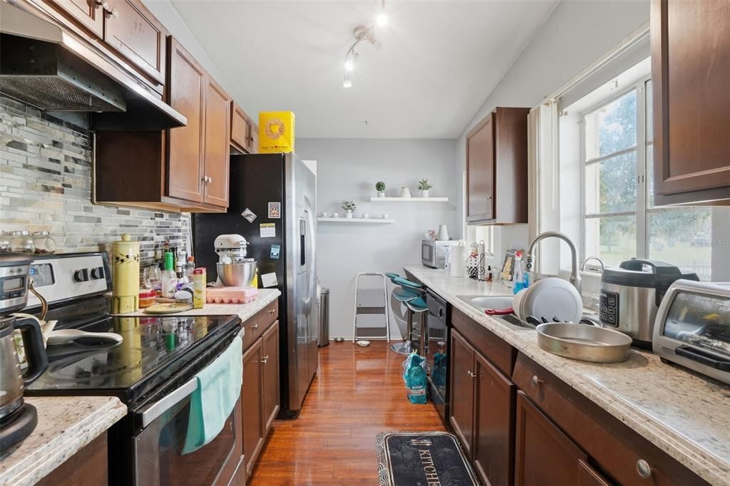 For Sale: $290,000 (4 beds, 1 baths, 1680 Square Feet)