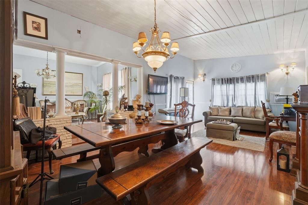 For Sale: $290,000 (4 beds, 1 baths, 1680 Square Feet)