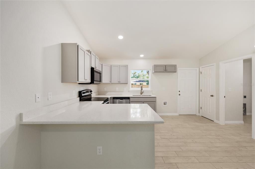 For Sale: $238,000 (3 beds, 2 baths, 1091 Square Feet)