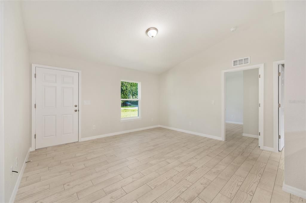For Sale: $238,000 (3 beds, 2 baths, 1091 Square Feet)