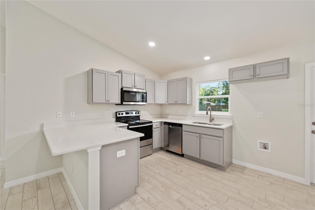 For Sale: $238,000 (3 beds, 2 baths, 1091 Square Feet)