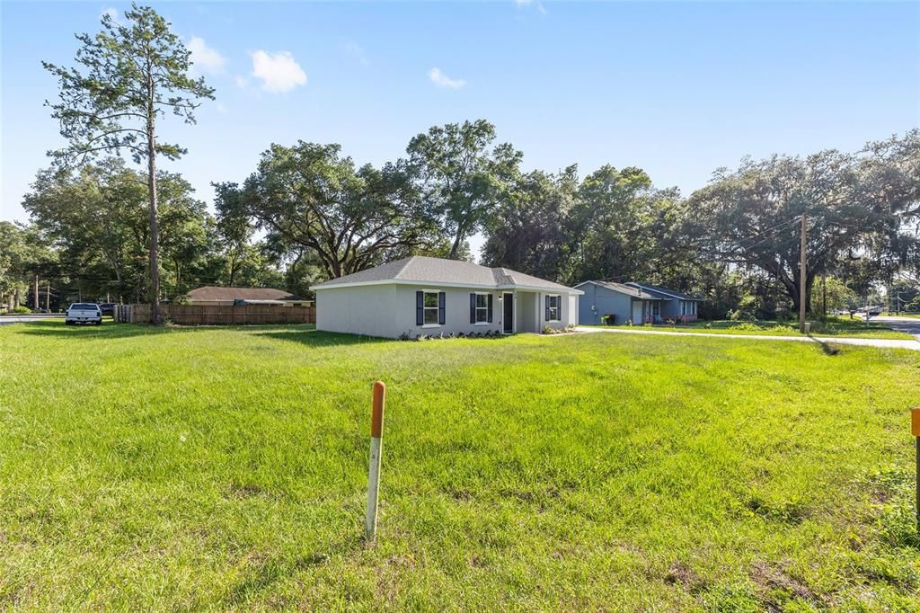 For Sale: $238,000 (3 beds, 2 baths, 1091 Square Feet)