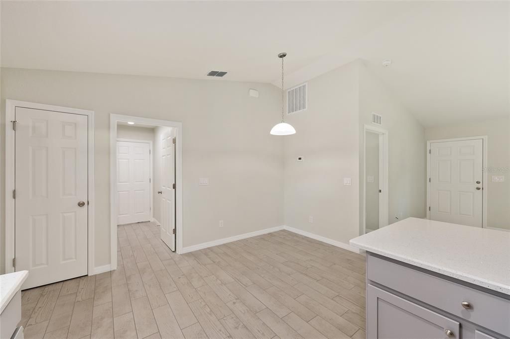 For Sale: $238,000 (3 beds, 2 baths, 1091 Square Feet)