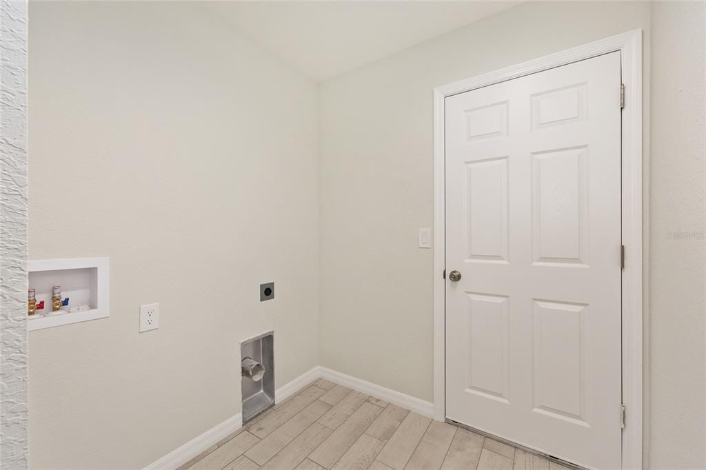 For Sale: $238,000 (3 beds, 2 baths, 1091 Square Feet)
