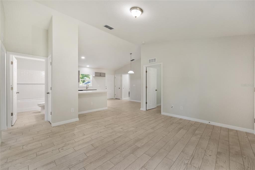 For Sale: $238,000 (3 beds, 2 baths, 1091 Square Feet)