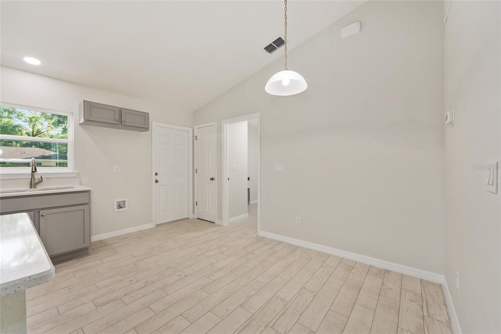 For Sale: $238,000 (3 beds, 2 baths, 1091 Square Feet)