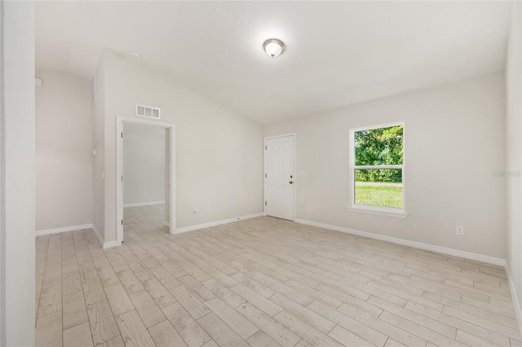 For Sale: $238,000 (3 beds, 2 baths, 1091 Square Feet)