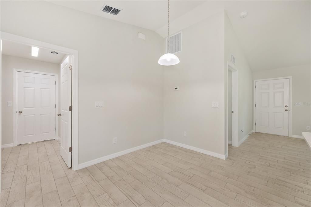For Sale: $238,000 (3 beds, 2 baths, 1091 Square Feet)