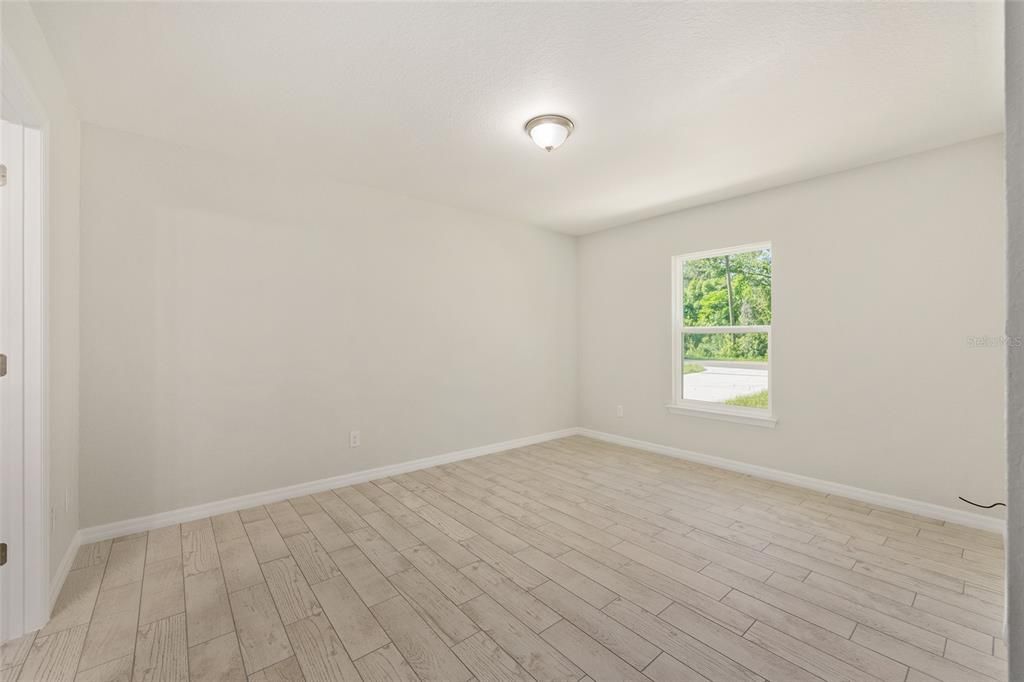 For Sale: $238,000 (3 beds, 2 baths, 1091 Square Feet)