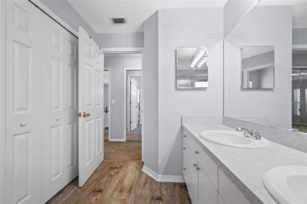 For Sale: $414,900 (3 beds, 2 baths, 1895 Square Feet)