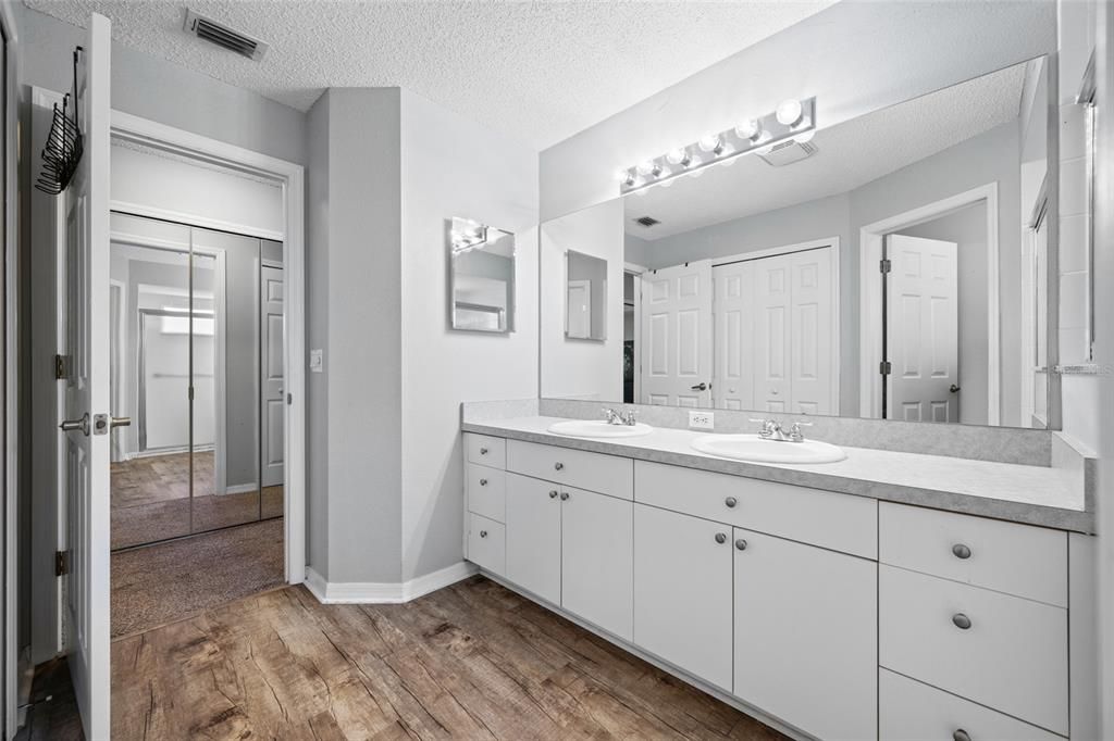 For Sale: $414,900 (3 beds, 2 baths, 1895 Square Feet)