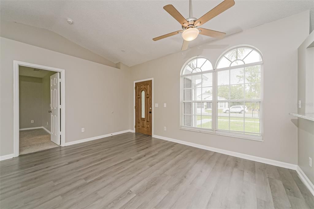 For Sale: $279,000 (3 beds, 2 baths, 1451 Square Feet)