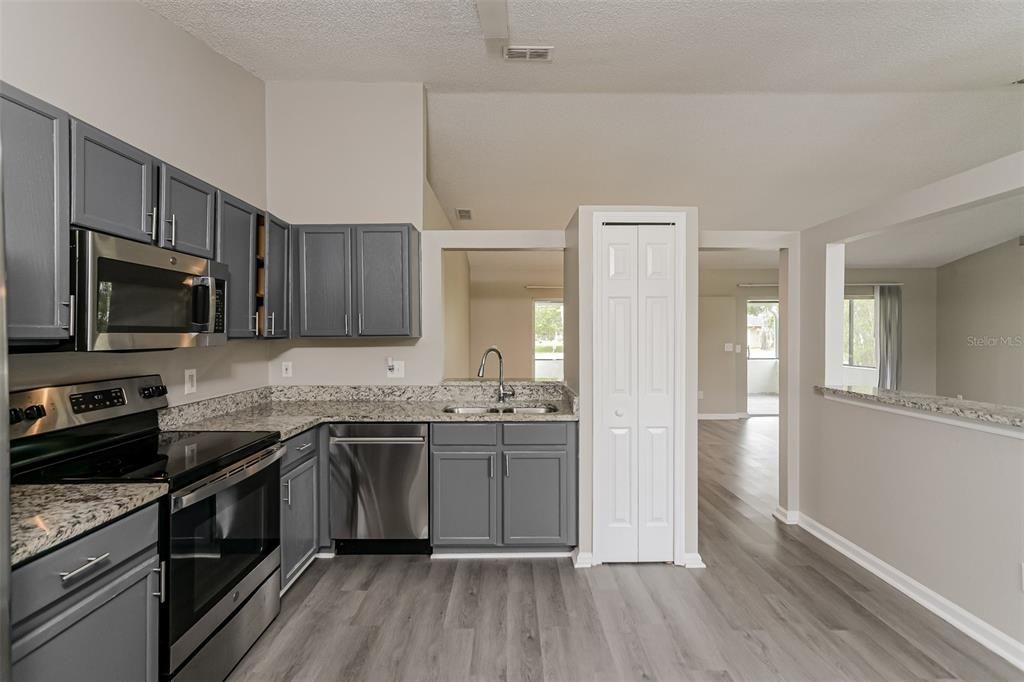 For Sale: $279,000 (3 beds, 2 baths, 1451 Square Feet)