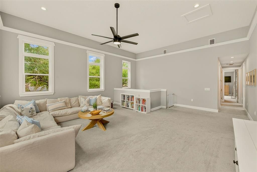 For Sale: $1,000,000 (5 beds, 3 baths, 2906 Square Feet)