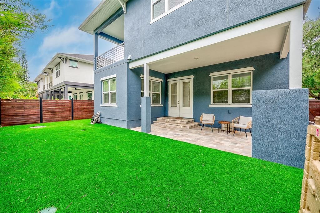 For Sale: $1,000,000 (5 beds, 3 baths, 2906 Square Feet)