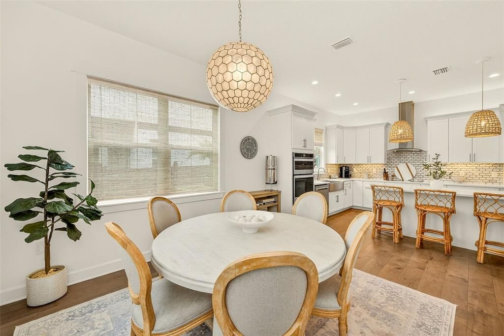 For Sale: $1,000,000 (5 beds, 3 baths, 2906 Square Feet)