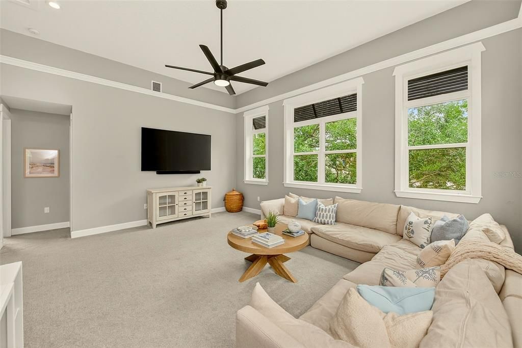 For Sale: $1,000,000 (5 beds, 3 baths, 2906 Square Feet)