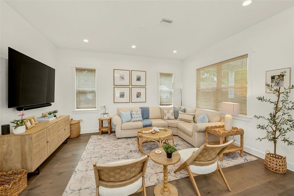 For Sale: $1,000,000 (5 beds, 3 baths, 2906 Square Feet)