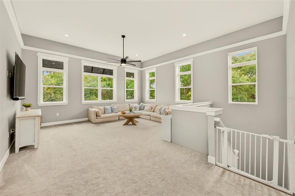 For Sale: $1,000,000 (5 beds, 3 baths, 2906 Square Feet)