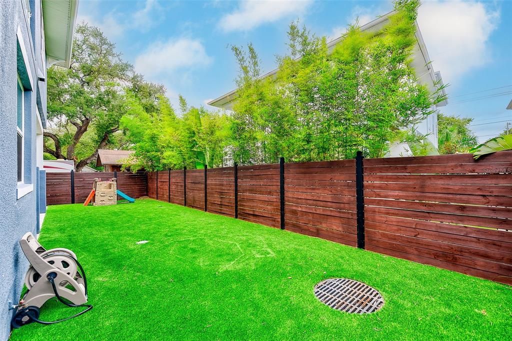 For Sale: $1,000,000 (5 beds, 3 baths, 2906 Square Feet)