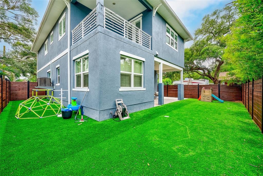 For Sale: $1,000,000 (5 beds, 3 baths, 2906 Square Feet)