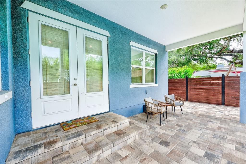 For Sale: $1,000,000 (5 beds, 3 baths, 2906 Square Feet)