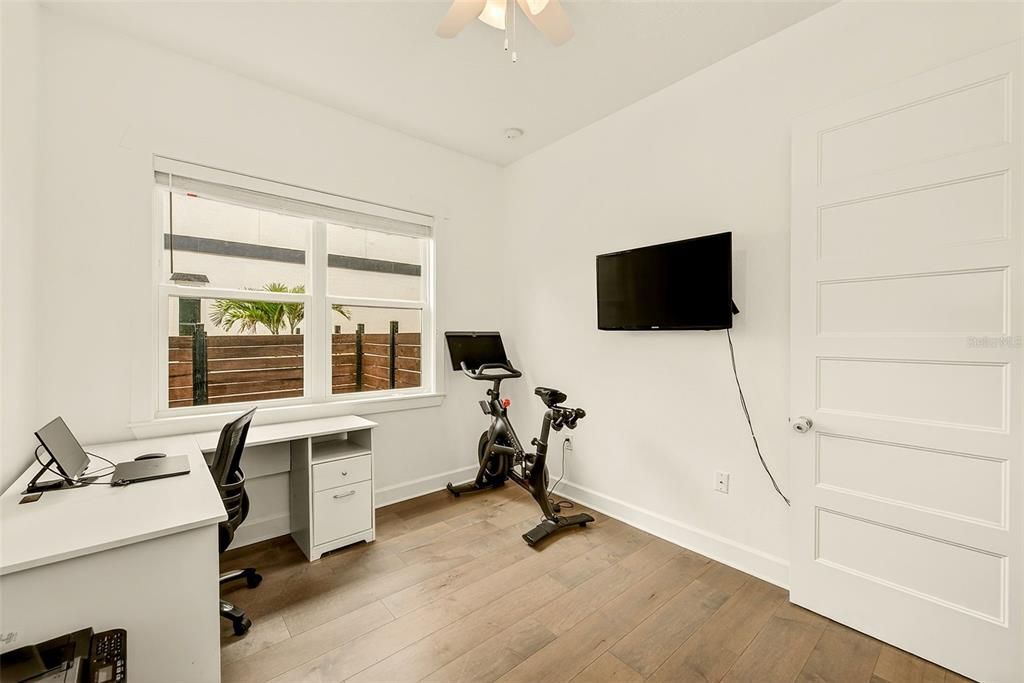 For Sale: $1,000,000 (5 beds, 3 baths, 2906 Square Feet)