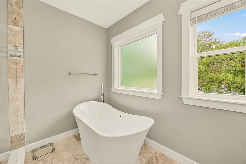 For Sale: $1,000,000 (5 beds, 3 baths, 2906 Square Feet)