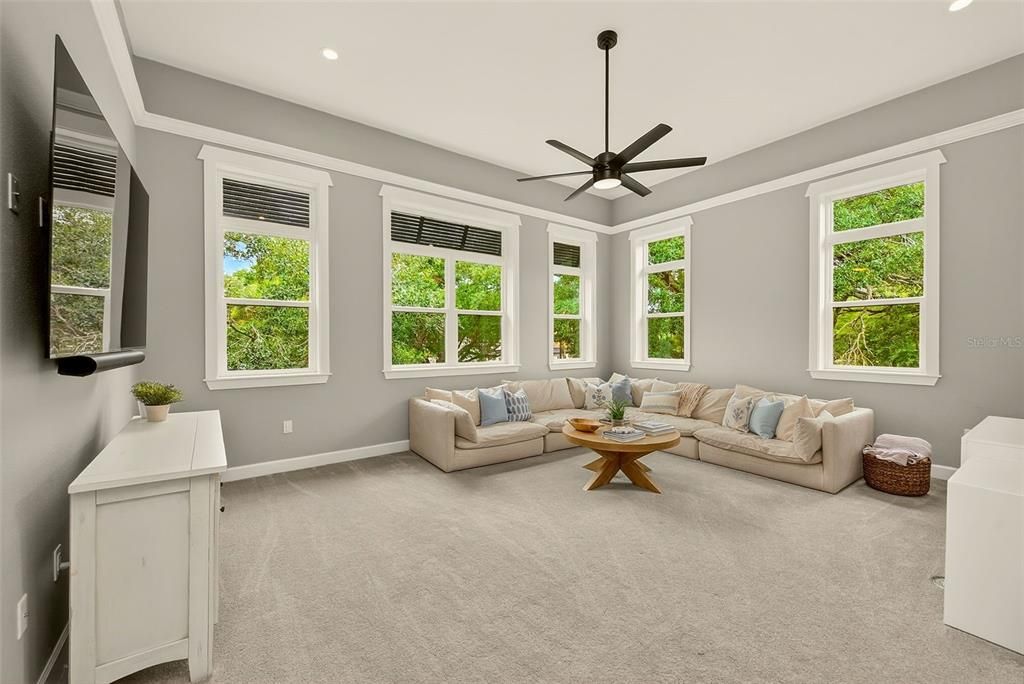 For Sale: $1,000,000 (5 beds, 3 baths, 2906 Square Feet)