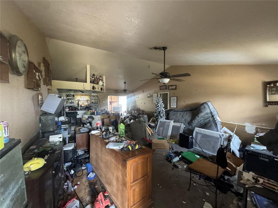 For Sale: $195,000 (4 beds, 2 baths, 1712 Square Feet)