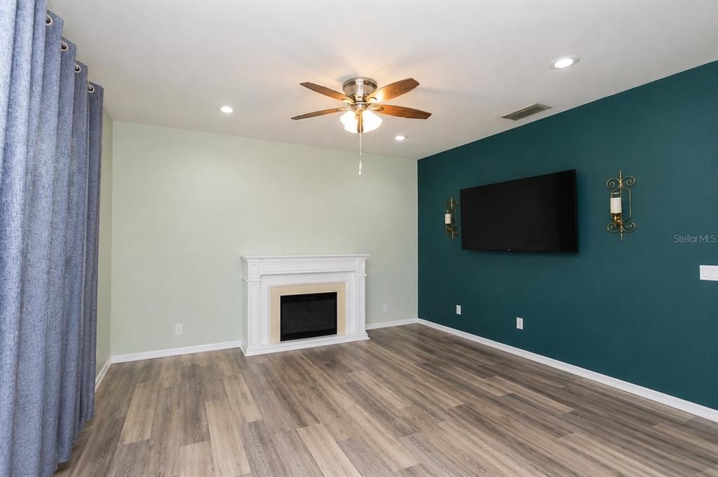 For Sale: $329,000 (3 beds, 2 baths, 1950 Square Feet)