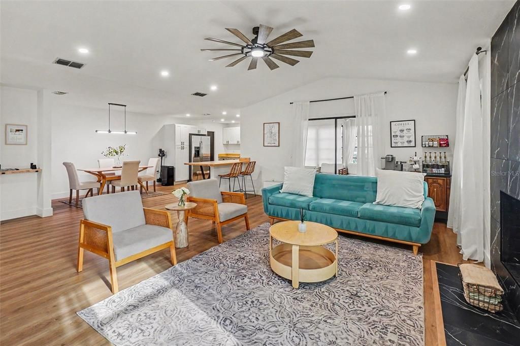 For Sale: $320,000 (3 beds, 2 baths, 1571 Square Feet)