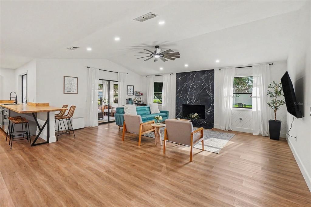 For Sale: $320,000 (3 beds, 2 baths, 1571 Square Feet)