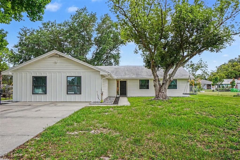 For Sale: $320,000 (3 beds, 2 baths, 1571 Square Feet)