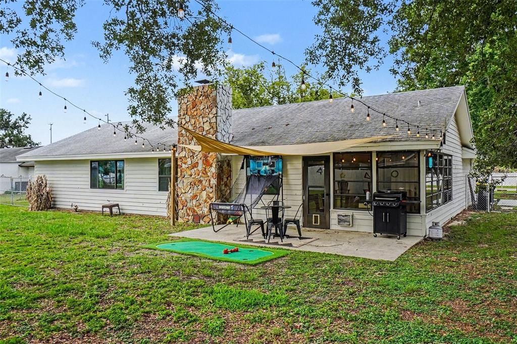 For Sale: $320,000 (3 beds, 2 baths, 1571 Square Feet)