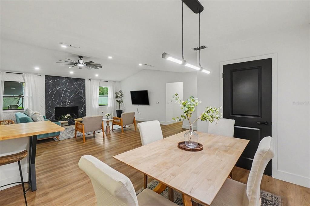 For Sale: $320,000 (3 beds, 2 baths, 1571 Square Feet)