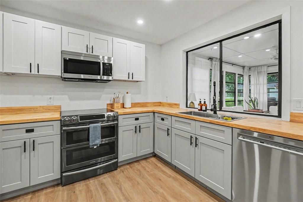 For Sale: $320,000 (3 beds, 2 baths, 1571 Square Feet)