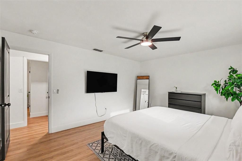 For Sale: $320,000 (3 beds, 2 baths, 1571 Square Feet)