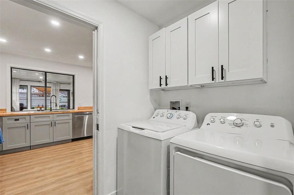 For Sale: $320,000 (3 beds, 2 baths, 1571 Square Feet)