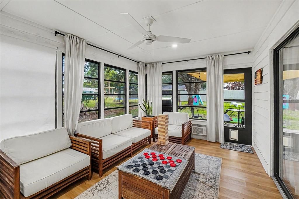 For Sale: $320,000 (3 beds, 2 baths, 1571 Square Feet)