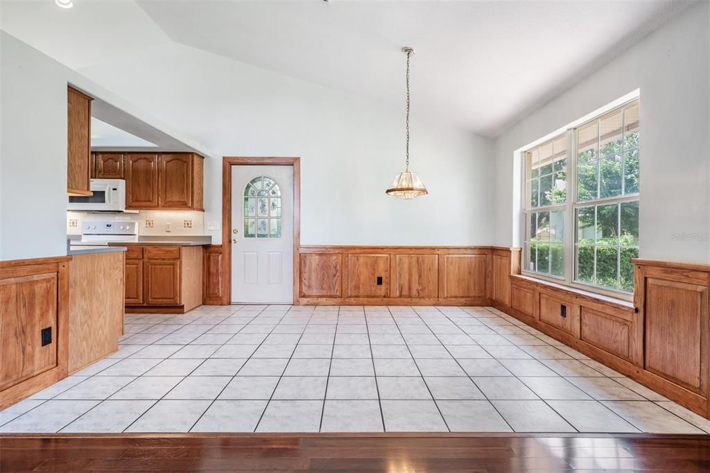 For Sale: $335,000 (3 beds, 2 baths, 1749 Square Feet)